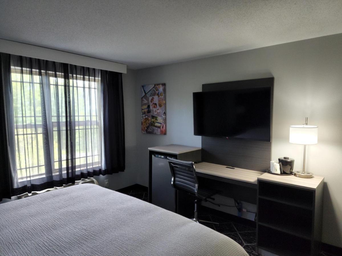 La Quinta Inn & Suites By Wyndham Lake George Kültér fotó