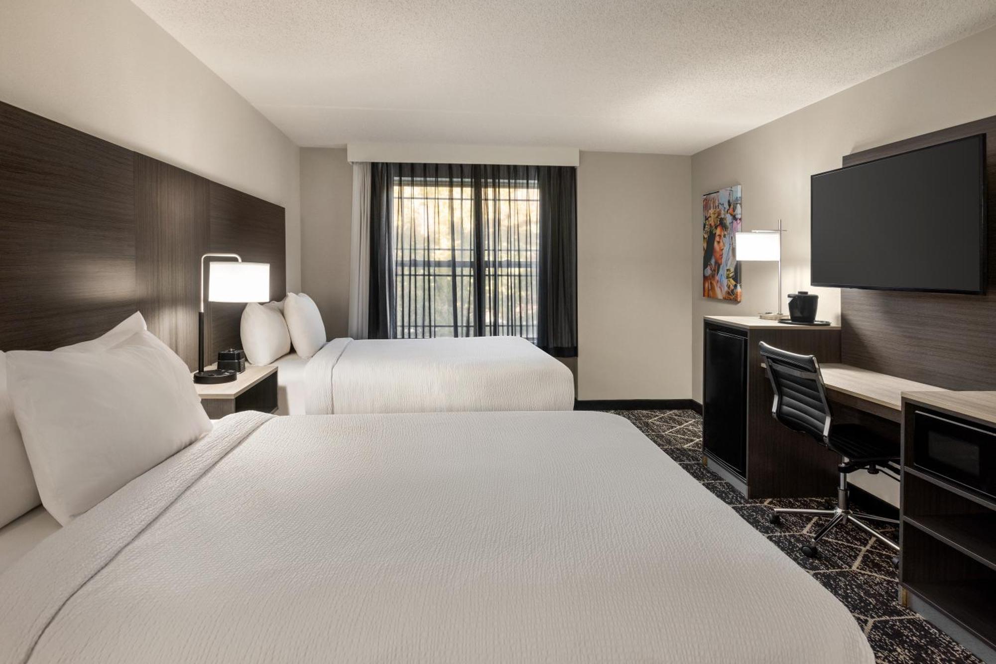 La Quinta Inn & Suites By Wyndham Lake George Kültér fotó