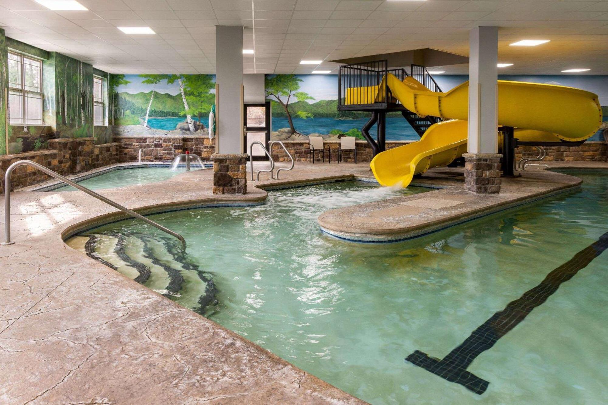 La Quinta Inn & Suites By Wyndham Lake George Kültér fotó