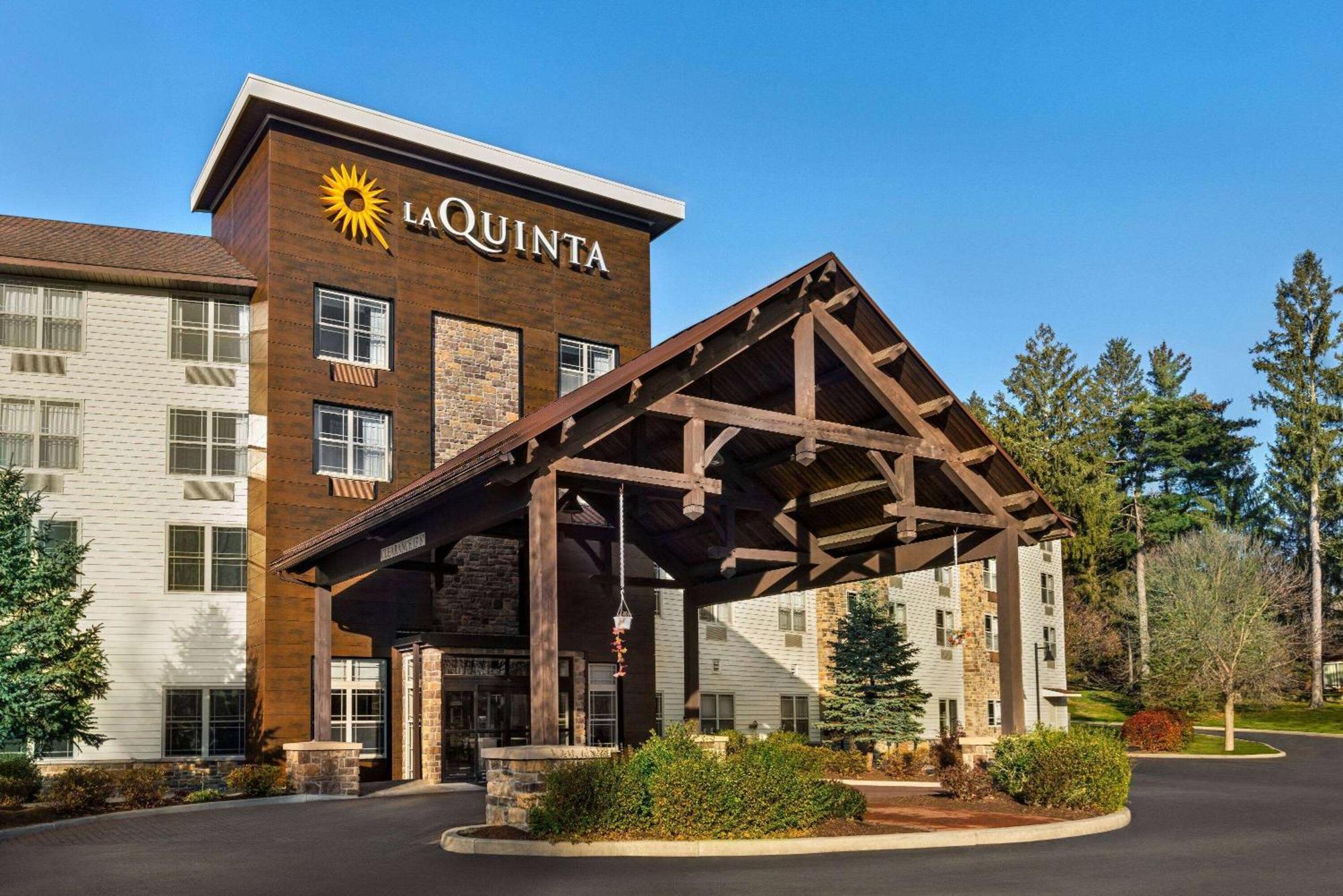 La Quinta Inn & Suites By Wyndham Lake George Kültér fotó