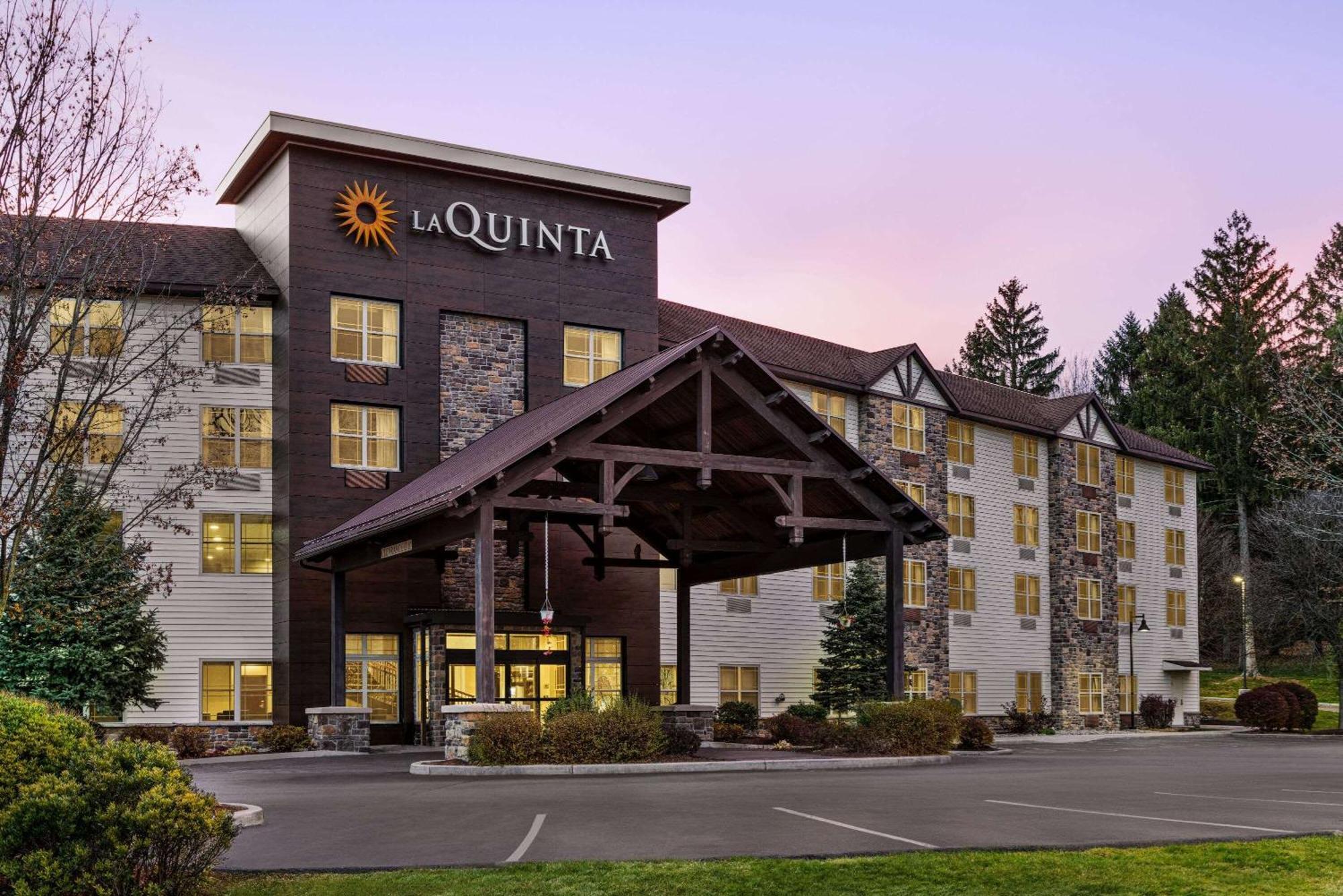 La Quinta Inn & Suites By Wyndham Lake George Kültér fotó